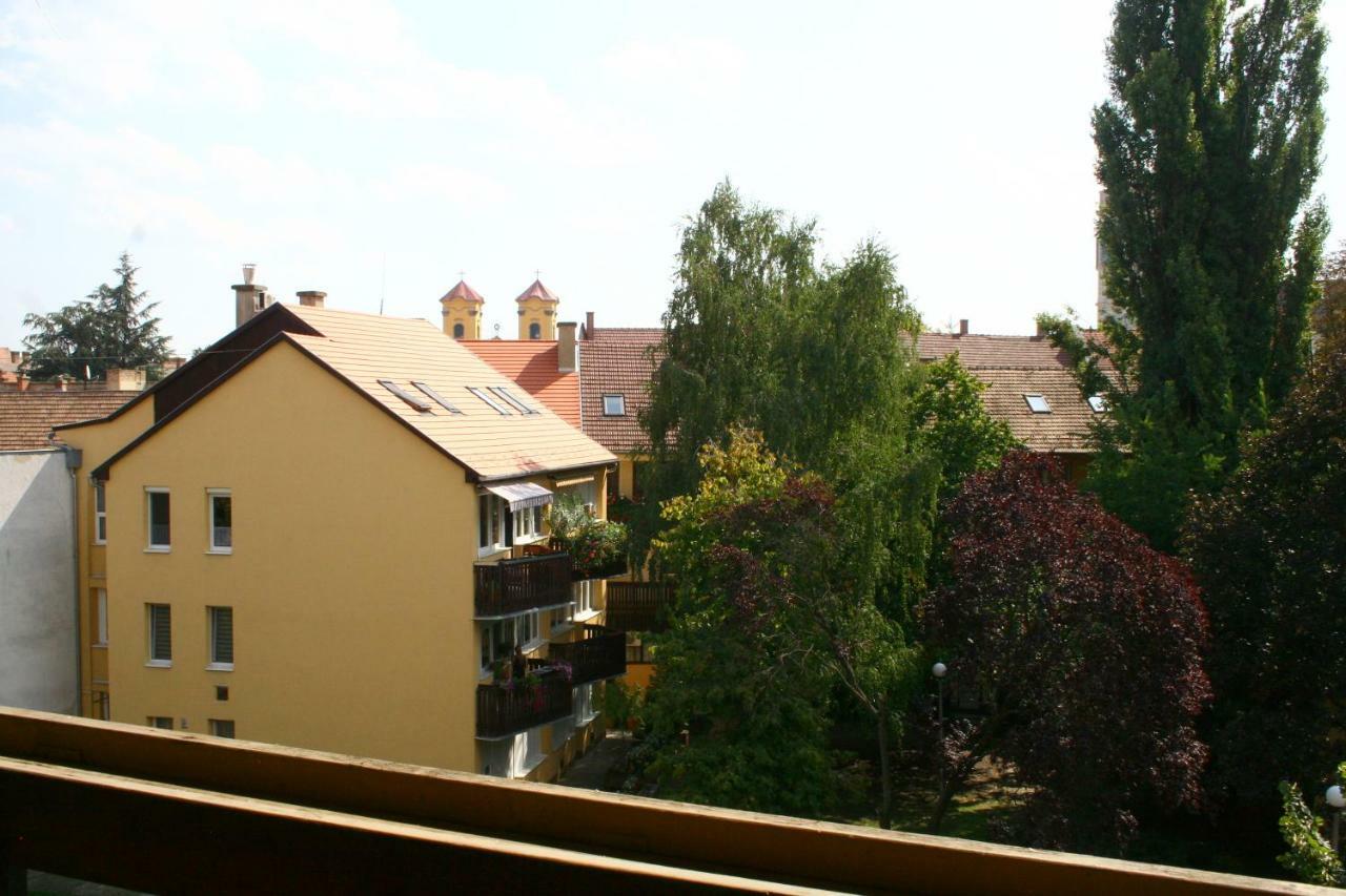 F&M Apartman Eger Exterior foto